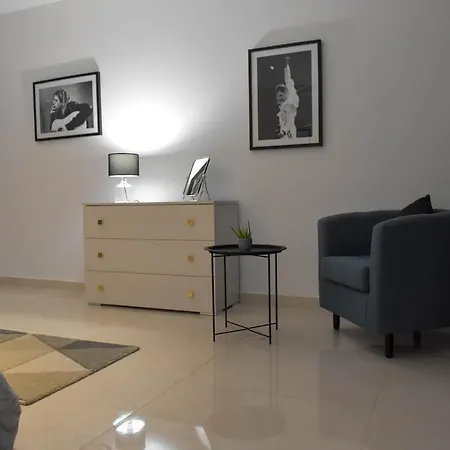 Voguish 3 Bedroom Apartment St. Paul's Bay